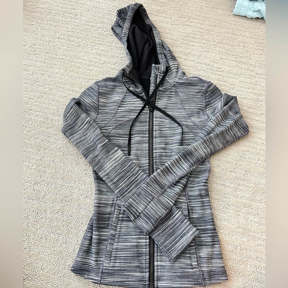 Never Worn LuluLemon Nulu hooded Define Jacket in Heathered black white and grey